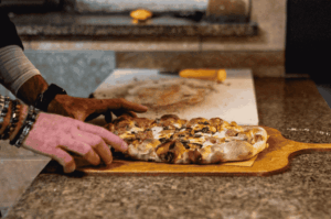 Birra artigianale e pinsa romana: serata di degustazione al Pinsa Club di Santa Vittoria d'Alba.